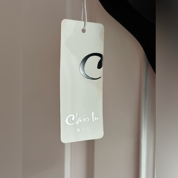 Class In Black Lace Leotard - Picture 2 of 5